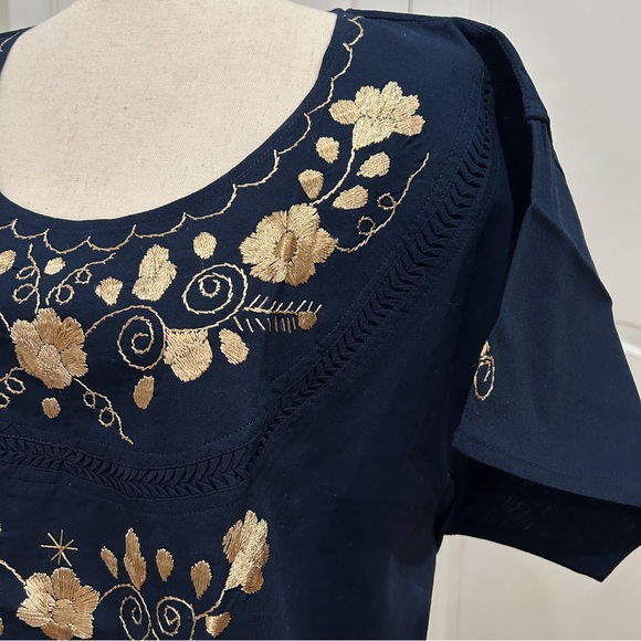 Hand-embroidered blouse from Oaxaca, Mexico - Picture 4 of 7